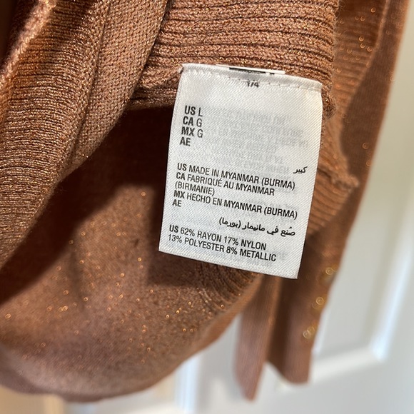 BNWT J M COLLECTION V-NECK ROSE GOLD LUREX SWEATER WITH GOLD BUTTON CUFF ACCENTS - Picture 4 of 7